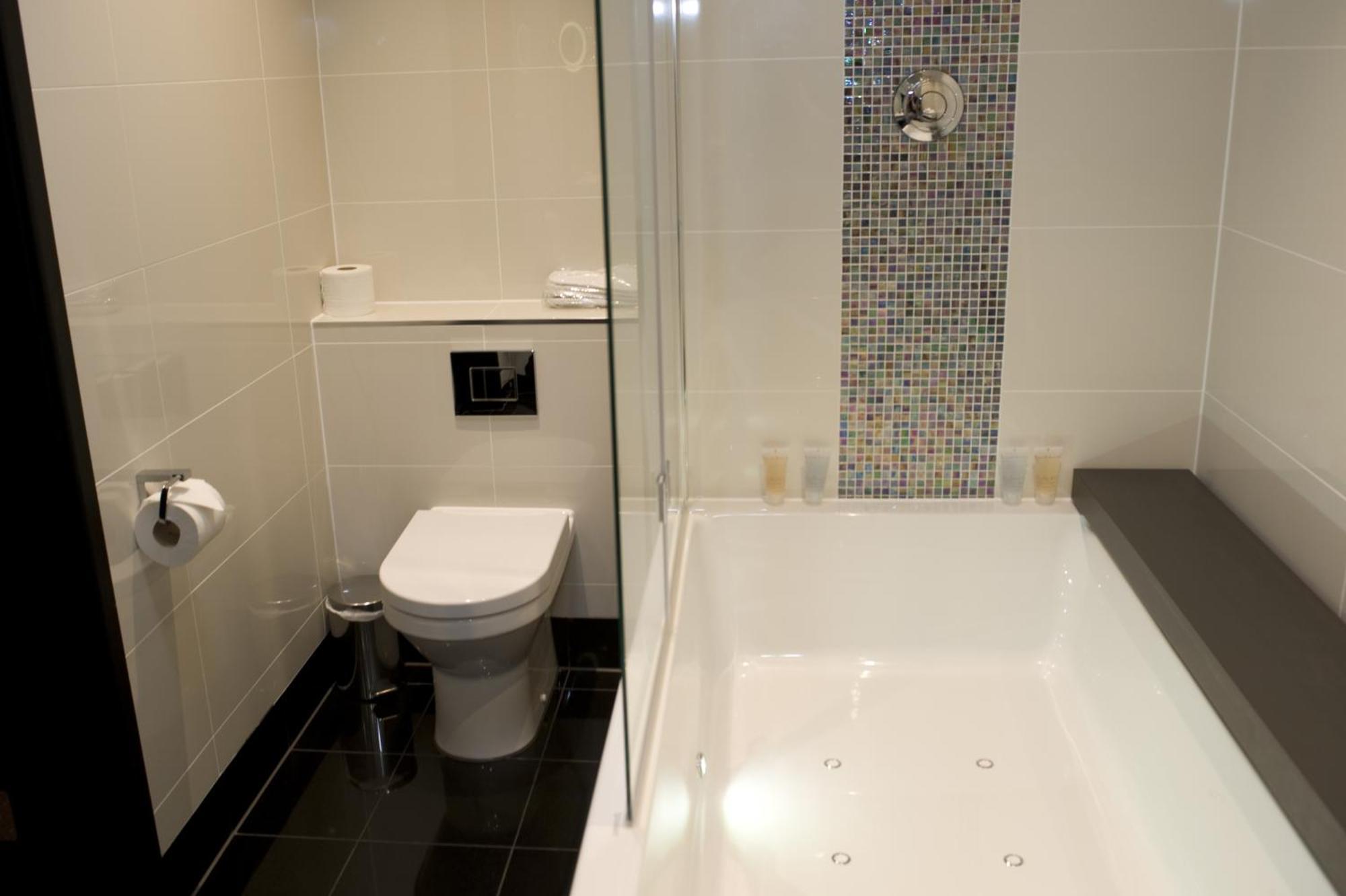 The Lodge At Kingswood Epsom Zimmer foto