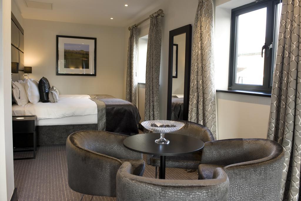 The Lodge At Kingswood Epsom Zimmer foto