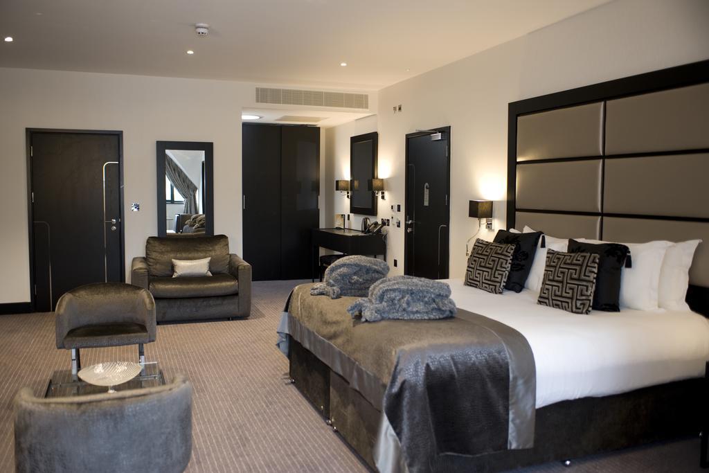 The Lodge At Kingswood Epsom Zimmer foto