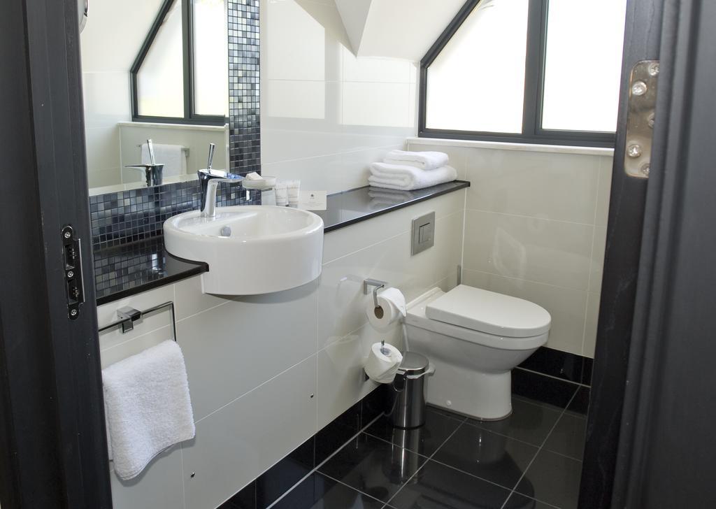 The Lodge At Kingswood Epsom Zimmer foto