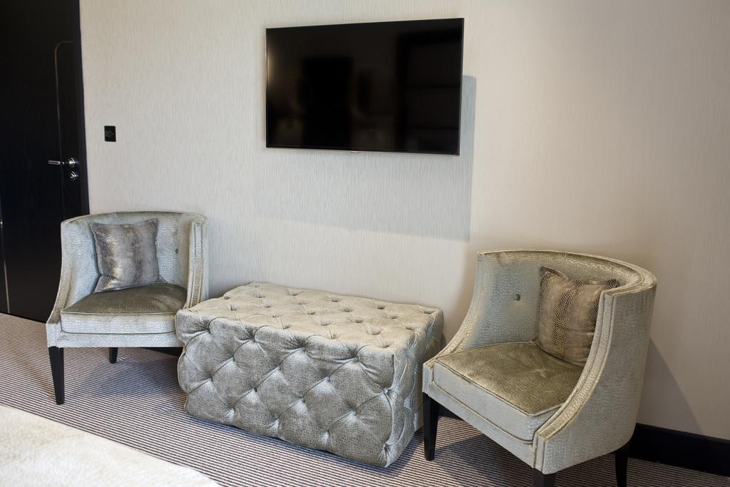 The Lodge At Kingswood Epsom Zimmer foto