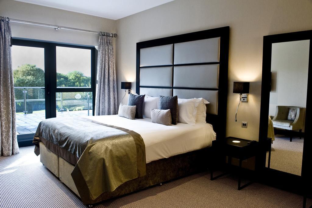 The Lodge At Kingswood Epsom Zimmer foto